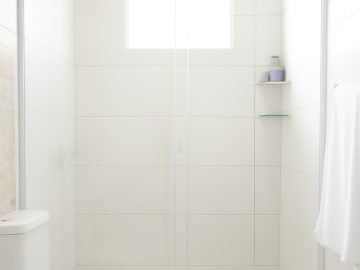 Lavabo Social no T�rreo: Um diferencial raro em 63m�. Suas visitas utilizam este banheiro, mantendo a total privacidade dos quartos no andar superior.